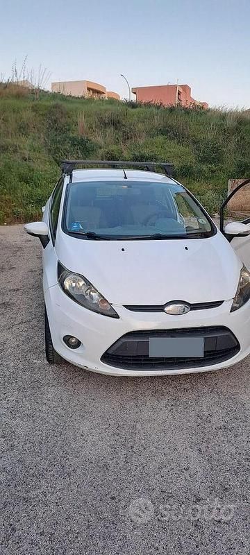 Usata Ford Fiesta 68 CV (50 kW) 2010 Bianco Berlina