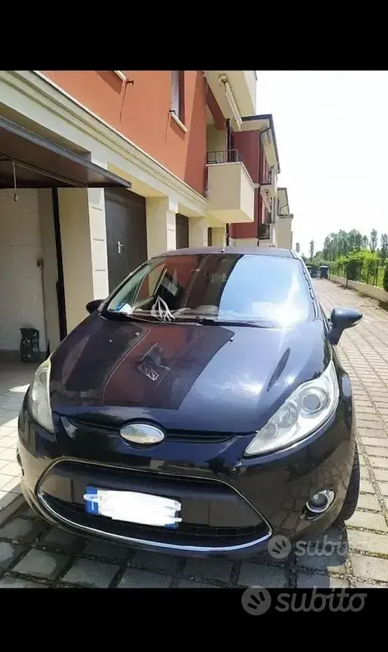 Usata Ford Fiesta 80 CV (58 kW) 2010 Nero Utilitaria