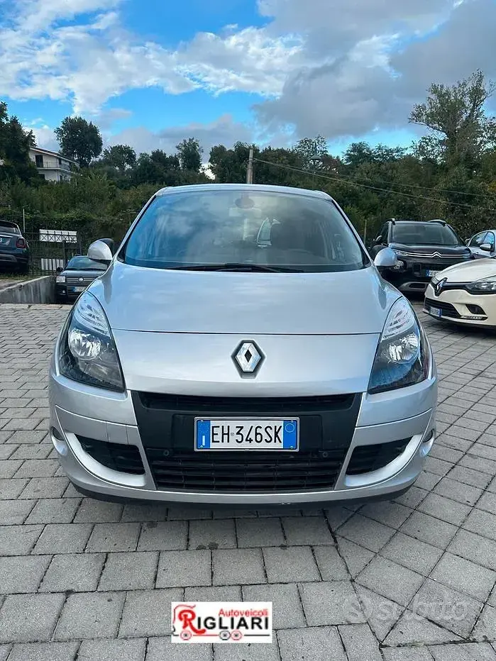 Usata Renault Scénic Dynamique 110 CV (80 kW) 2011 Grigio Monovolume