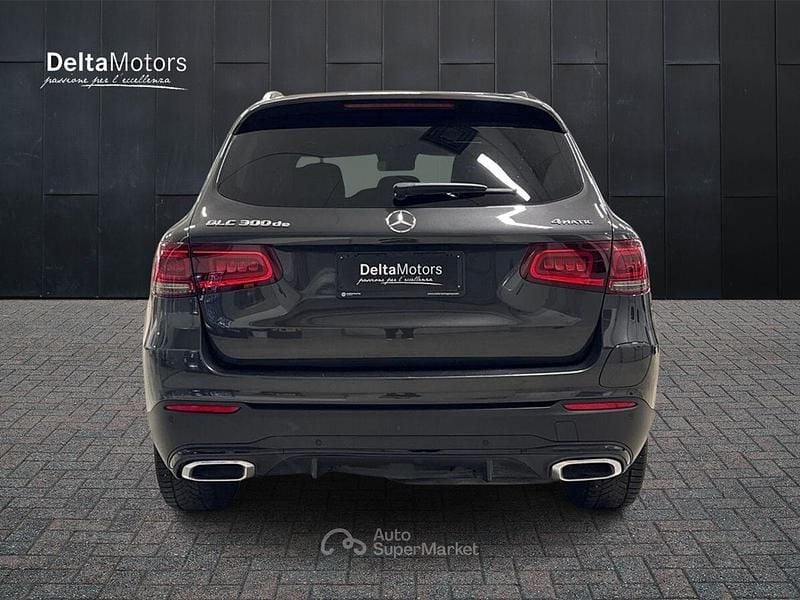 Usata Mercedes GLC300 Premium Plus 194 CV (142 kW) 2022 Gray Pick-up