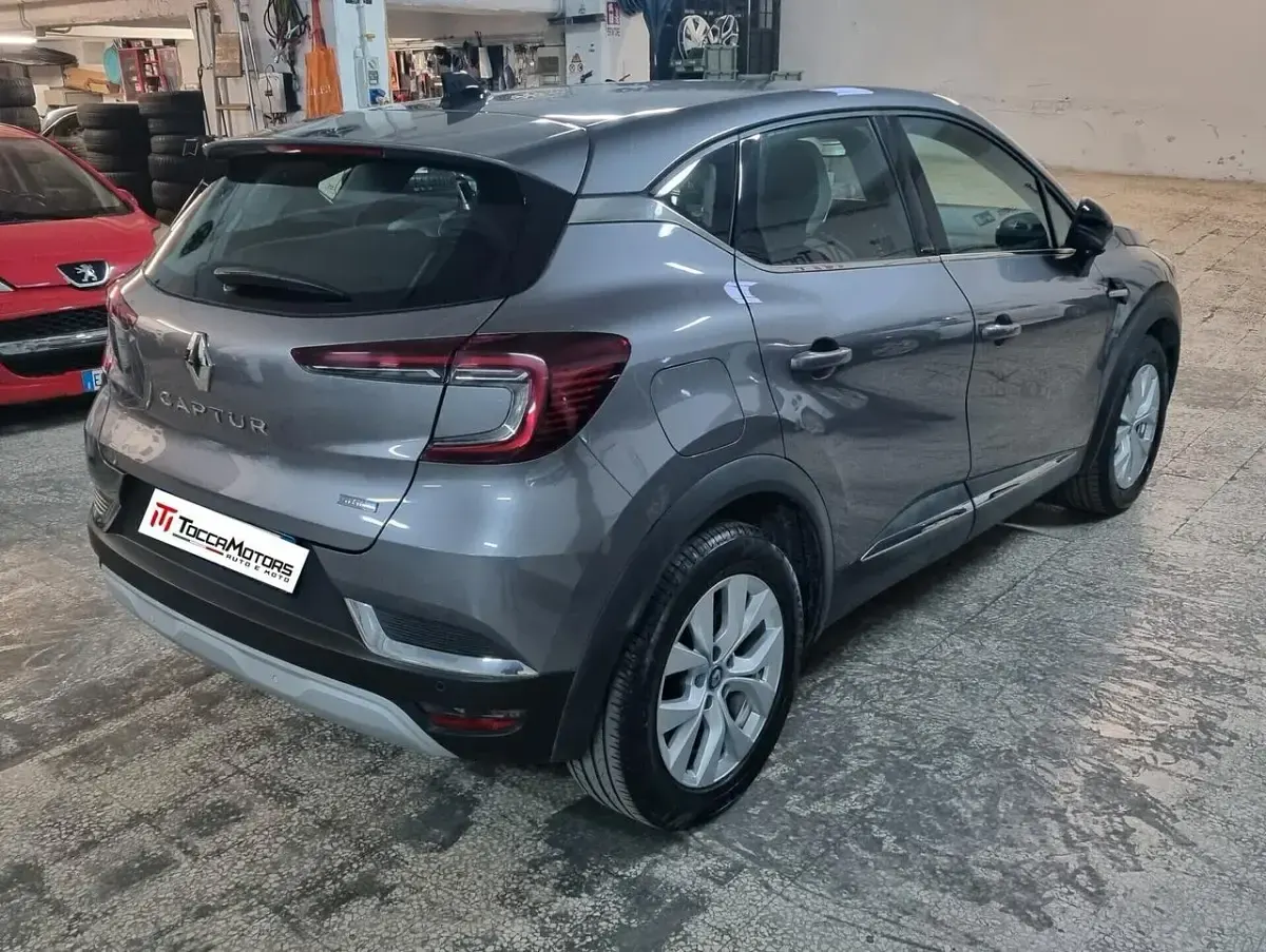 Usata Renault Captur Intens 92 CV (67 kW) 2021 Grigio SUV