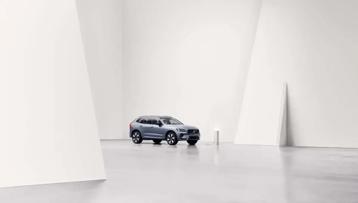 Nuova Volvo XC60 Ultra 250 CV (183 kW) 2025 Argento SUV
