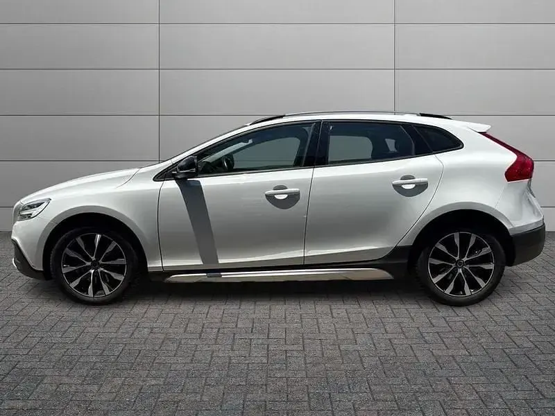 Usata Volvo V40 CC Plus 120 CV (88 kW) 2019 Bianco Station wagon