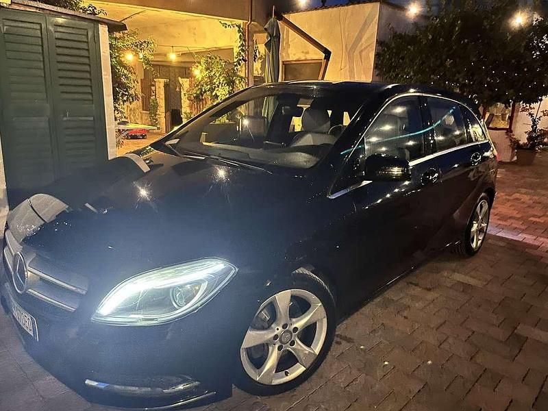 Begagnad Mercedes B200 Premium 140 HK (102 kW) 2012 Minibuss