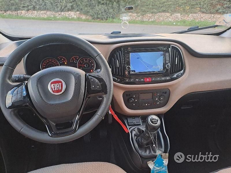 Usata Fiat Doblò 105 CV (77 kW) 2015 Rosso Monovolume