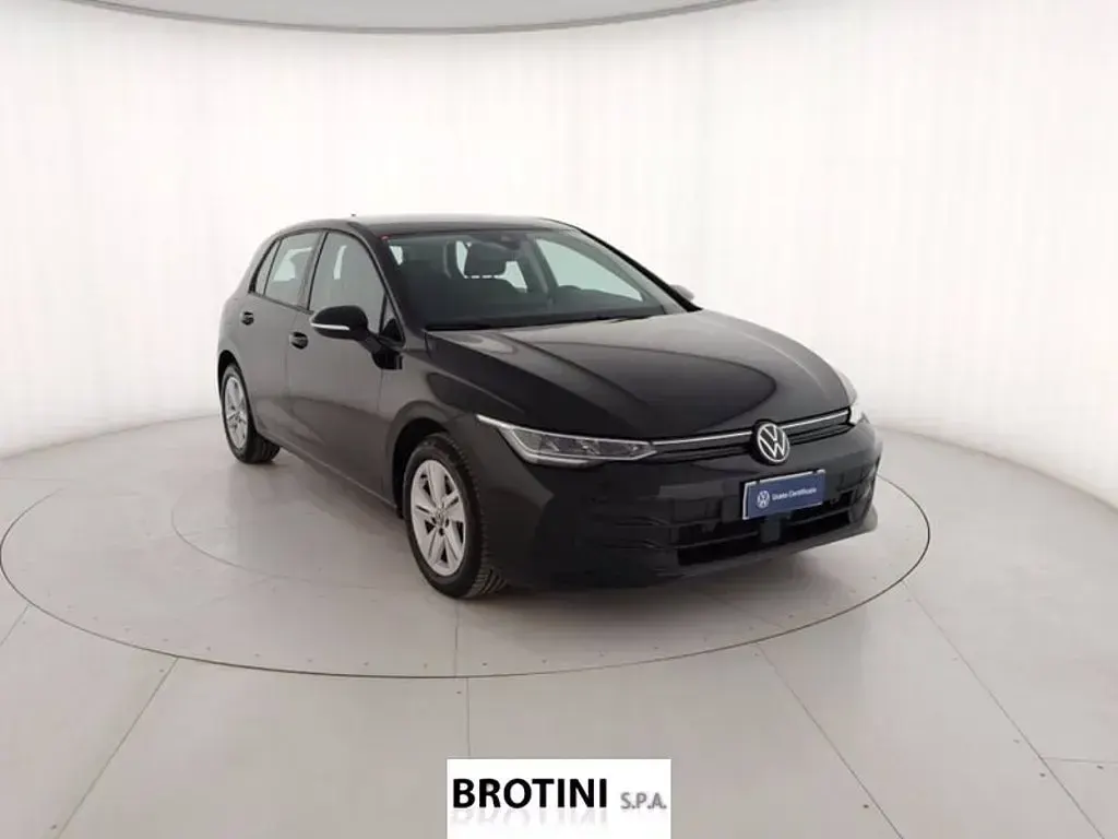 Usata VW Golf VIII Life 150 CV (110 kW) 2025 Nero metallizzato Berlina
