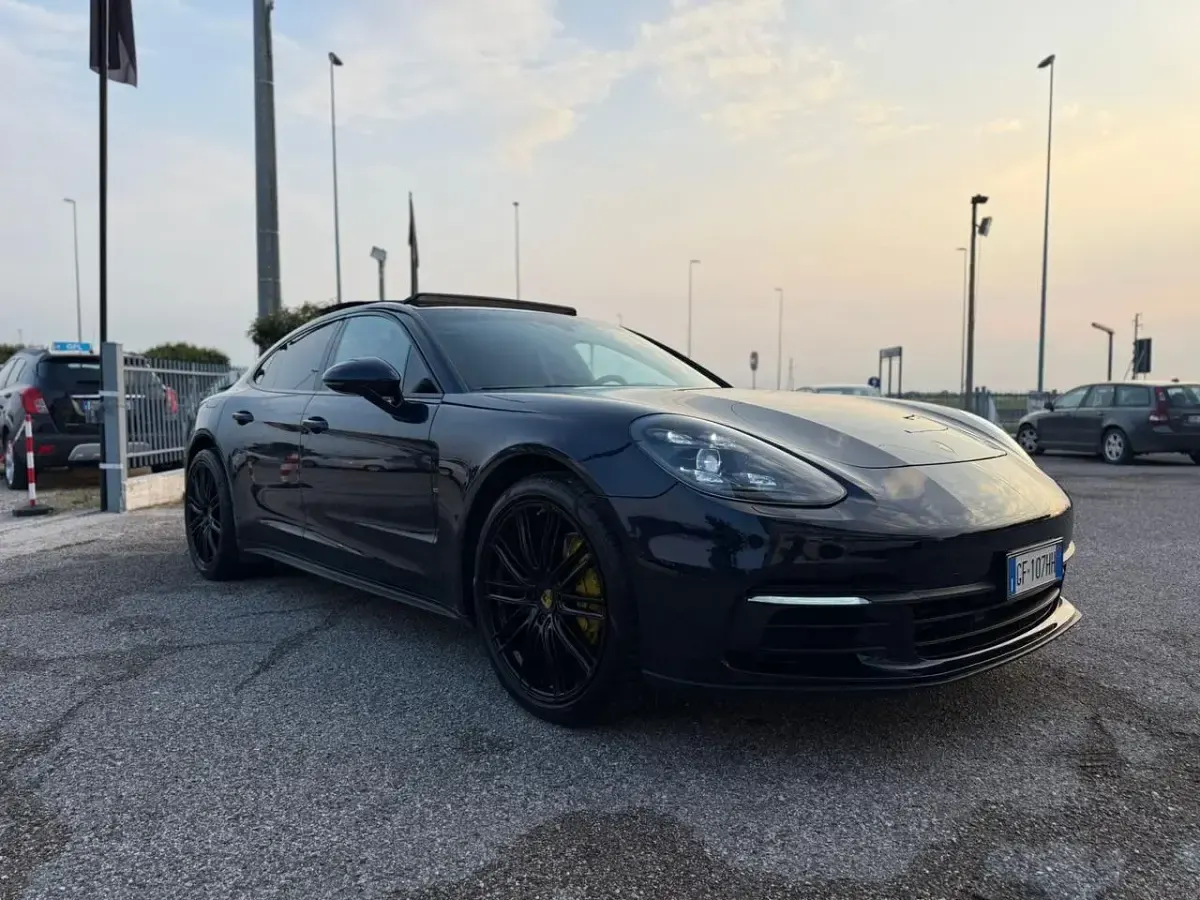 Usata Porsche Panamera 330 CV (242 kW) 2017 Blu Utilitaria