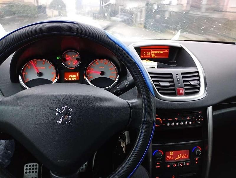 Gebraucht Peugeot 207 95 PS (69 kW) 2011 Limousine