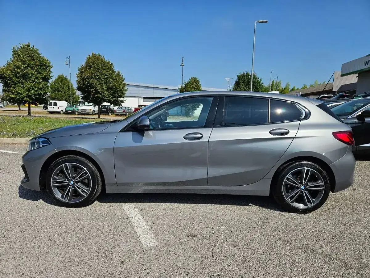 Usata BMW 120 Sport Line 190 CV (139 kW) 2022 Grigio Berlina