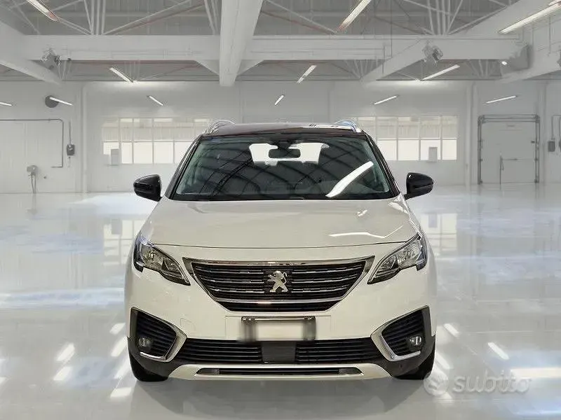 Usado Peugeot 5008 Allure 130 CV (95 kW) 2019 Blanco SUV