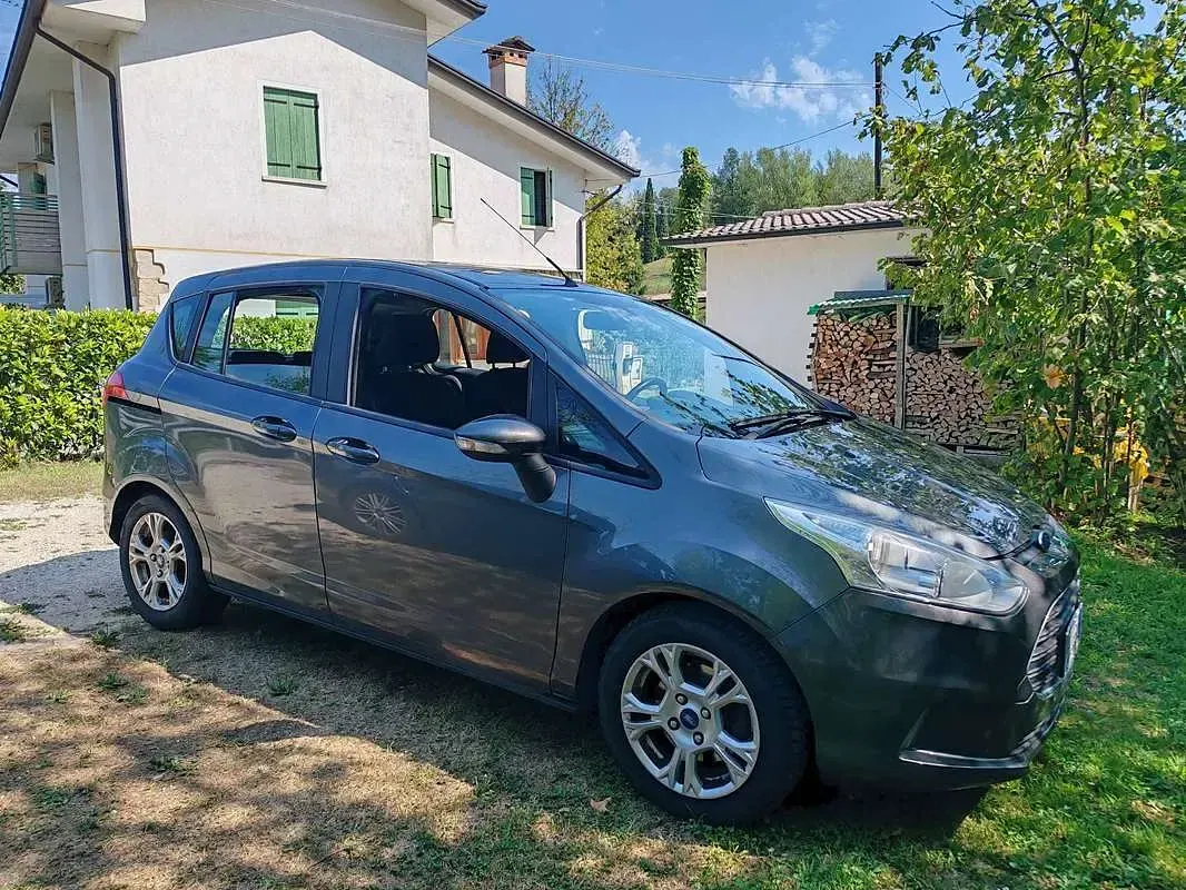 Usata Ford B-MAX Business Edition 90 CV (66 kW) 2016 Grigio Monovolume
