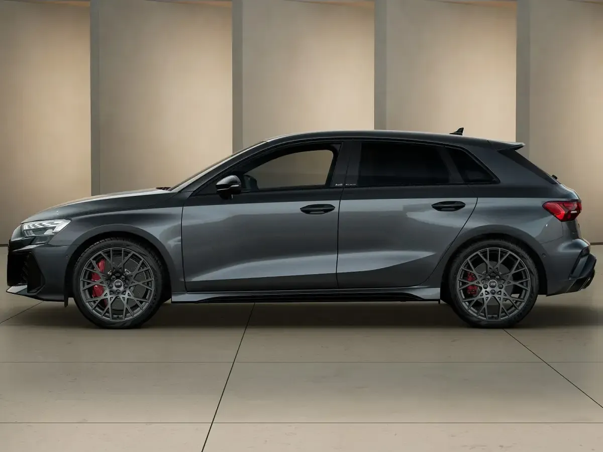 Nuova Audi RS3 Comfort 400 CV (294 kW) 2026 Grigio daytona perlato Berlina