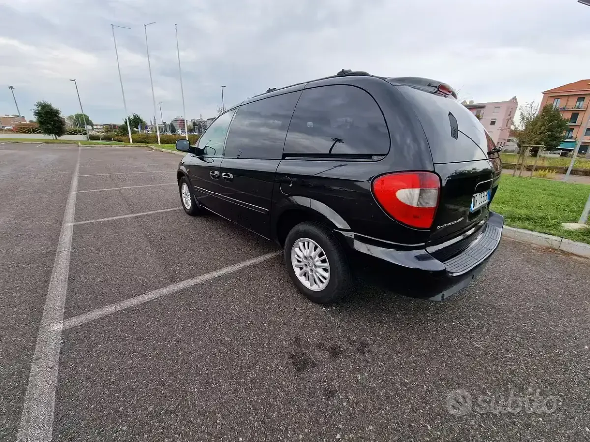 Usata Chrysler Grand Voyager 150 CV (110 kW) 2008 Nero Monovolume