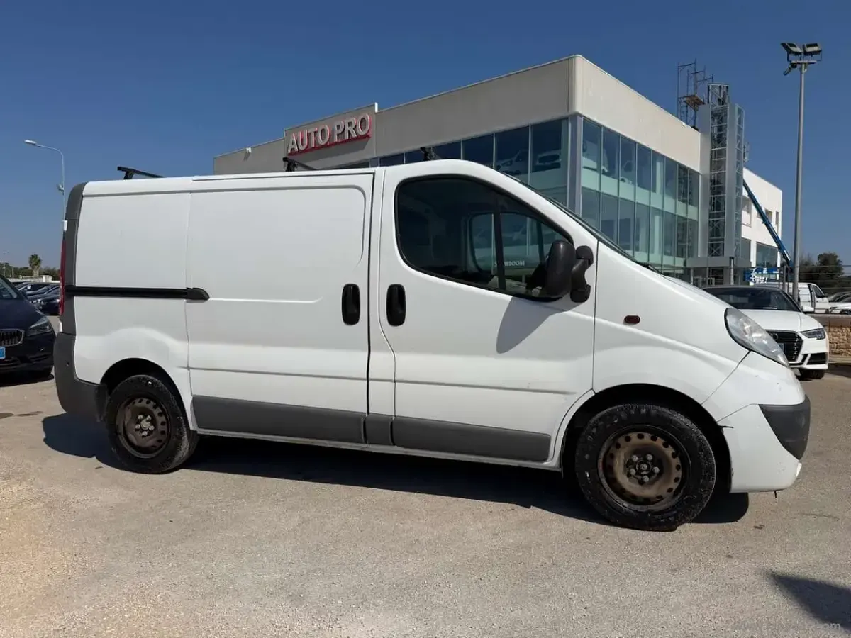 Usata Opel Vivaro 114 CV (83 kW) 2014 Bianco Monovolume