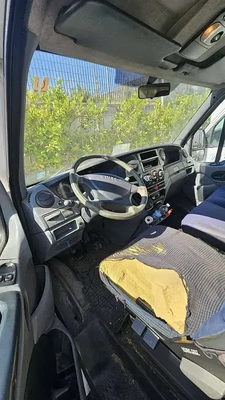 Usata Iveco Daily 97 CV (71 kW) 2006 Bianco Furgone