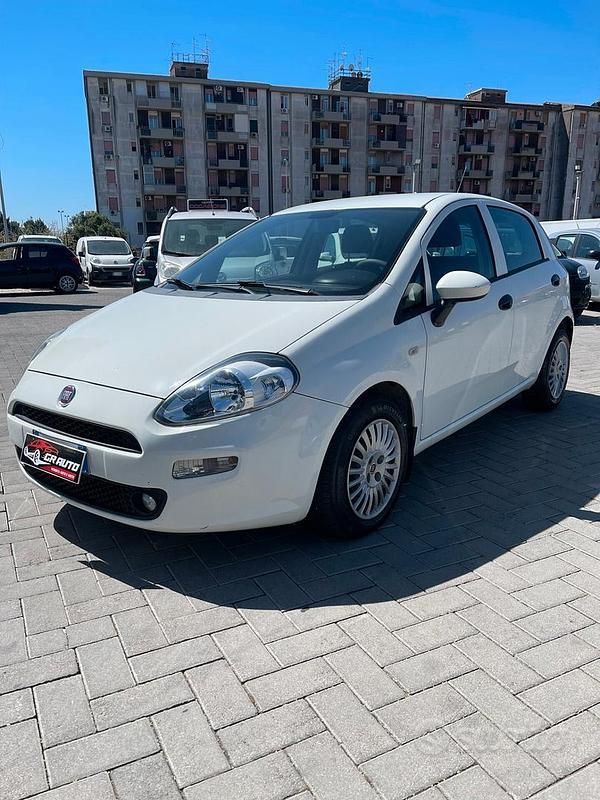 Bianco Usata 2017 Fiat Punto S Due volumi | 5990 € (Cara) - Immagine 1/4