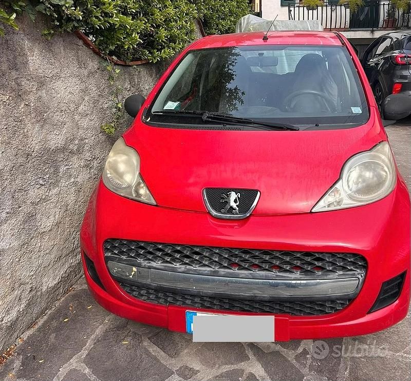 Usata Peugeot 107 Access 68 CV (50 kW) 2011 Rosso Utilitaria