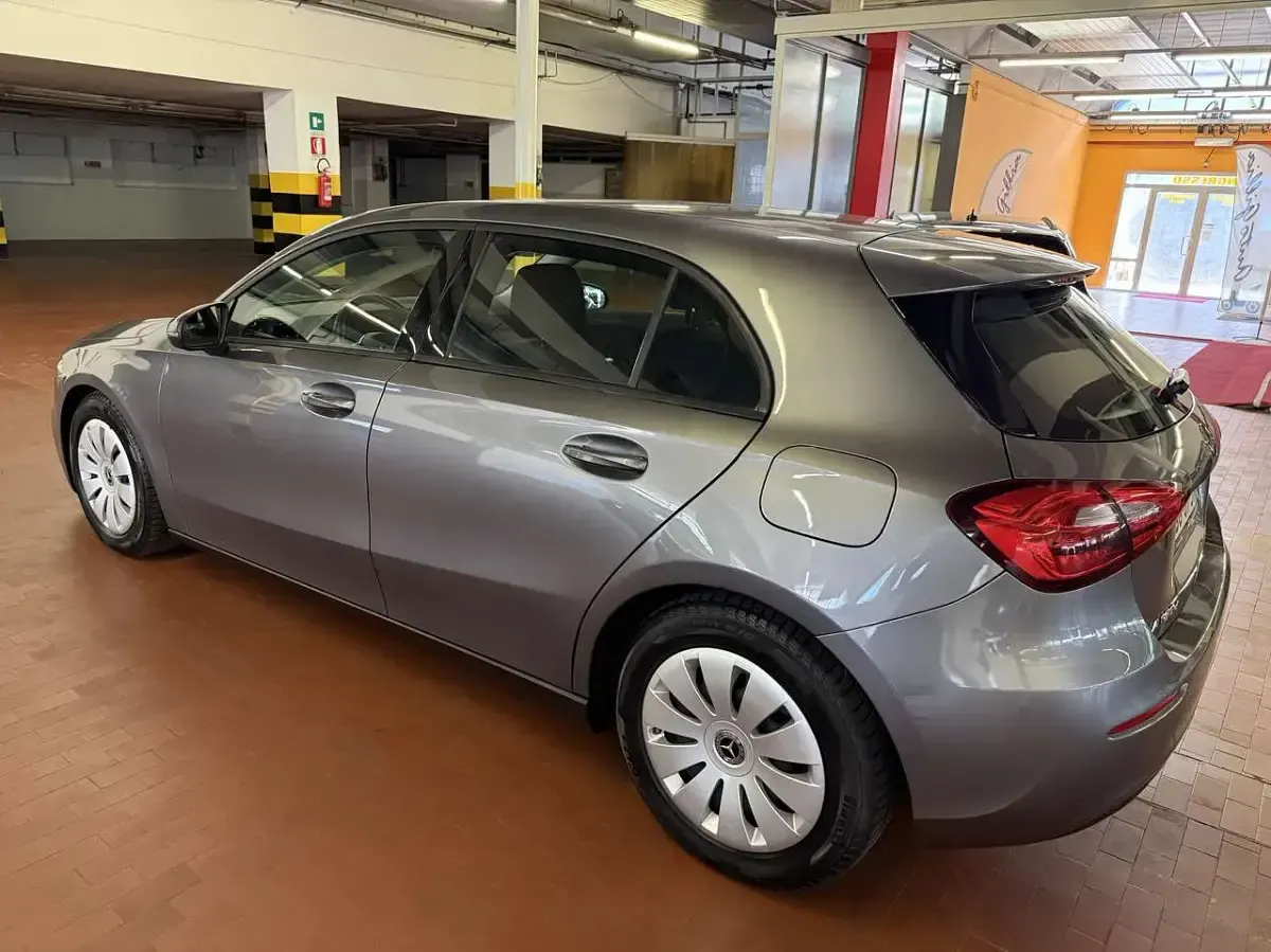 Usata Mercedes A180 Executive 116 CV (85 kW) 2021 Grigio Berlina