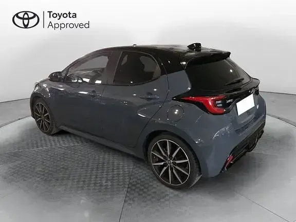 Nuova Toyota Yaris Hybrid 130 CV (95 kW) 2025 Grigio Berlina