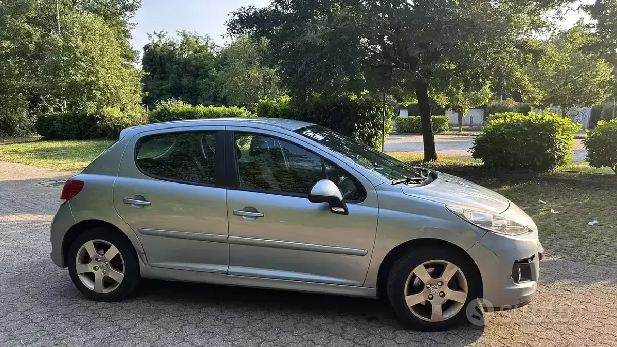 Usata Peugeot 207 120 CV (88 kW) 2010 Bluazzurro Berlina