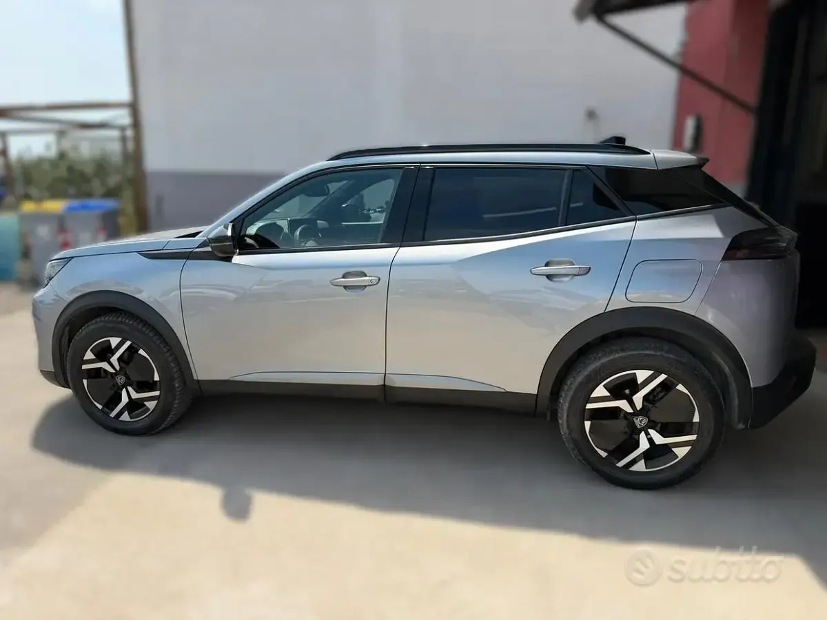 Usata Peugeot 2008 101 CV (74 kW) 2024 Grigio SUV
