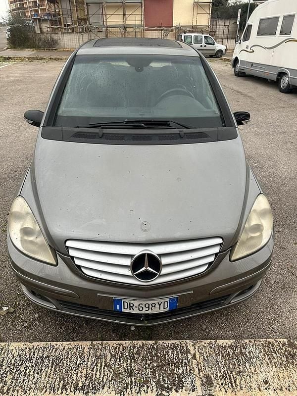 Usata Mercedes B180 108 CV (79 kW) 2005 Grigio Monovolume