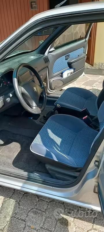 Usata Peugeot 106 60 CV (44 kW) 2000 Grigio Utilitaria