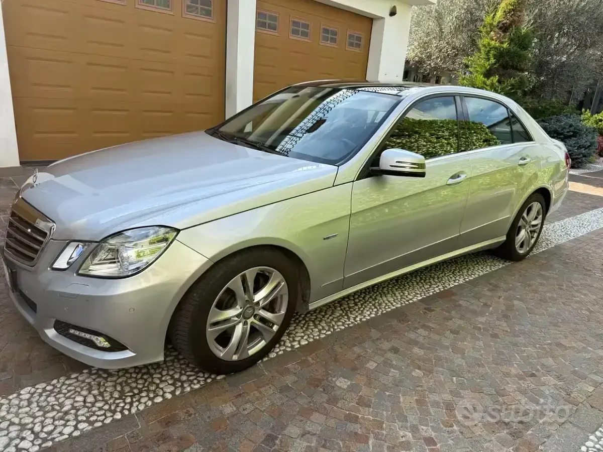 Usata Mercedes E250 Avantgarde 204 CV (150 kW) 2011 Grigio Berlina