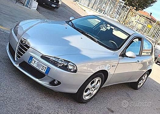 Usata Alfa Romeo 147 120 CV (88 kW) 2005 Grigio Utilitaria