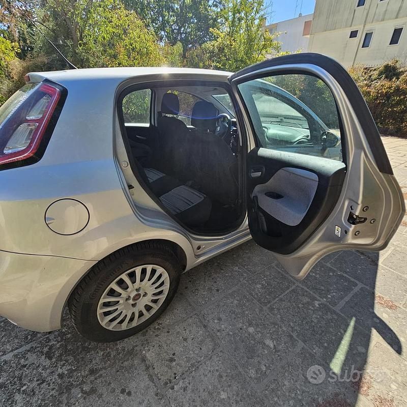 Grigio Usata 2010 Fiat Punto Evo Due volumi | 4500 € (Cara) - Immagine 1/4