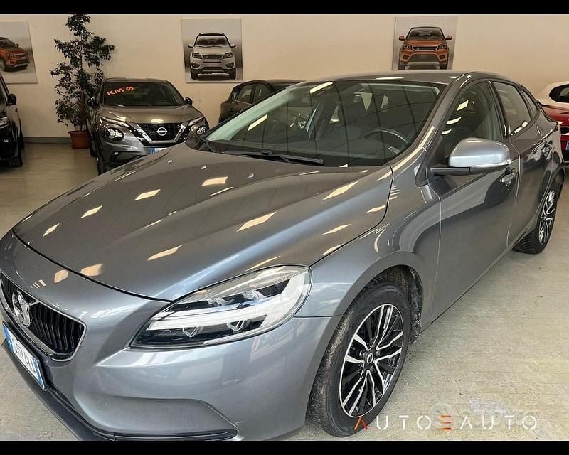 Usata Volvo V40 Business Edition 122 CV (89 kW) 2018 Grigio Berlina