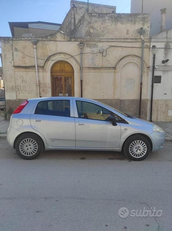 Usata Fiat Grande Punto 75 CV (55 kW) 2006 Grigio Utilitaria