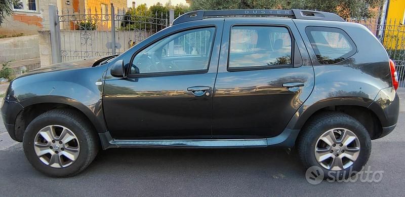 Usata Dacia Duster Lauréate 110 CV (80 kW) 2015 Nero SUV
