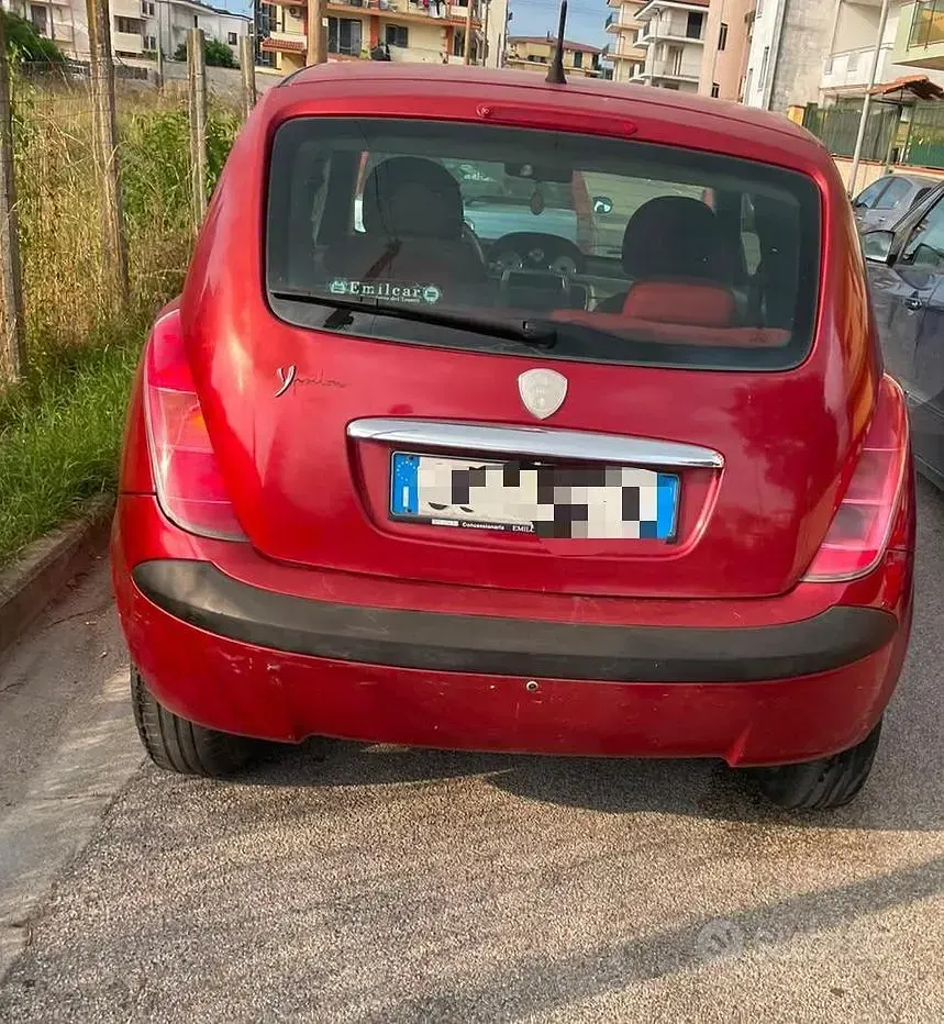 Usata Lancia Ypsilon 60 CV (44 kW) 2004 Rosso Utilitaria