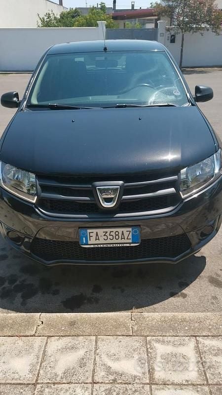 Usata Dacia Sandero Lauréate 75 CV (55 kW) 2015 Nero Berlina