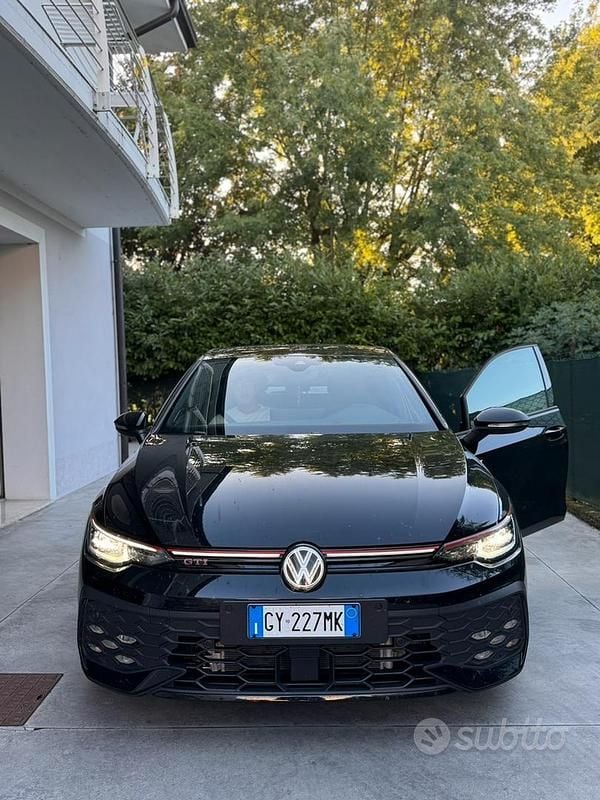Usata VW Golf VIII GTI 265 CV (194 kW) 2025 Nero Utilitaria