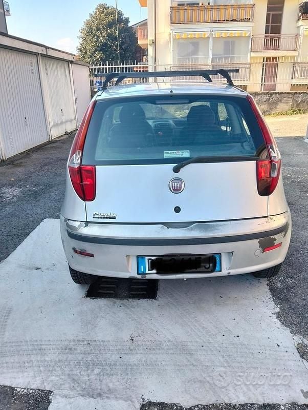 Usata Fiat Punto 77 CV (56 kW) 2009 Grigio Utilitaria