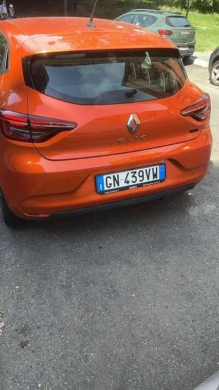 Usata Renault Clio V Equilibre 145 CV (106 kW) 2023 Arancione Berlina