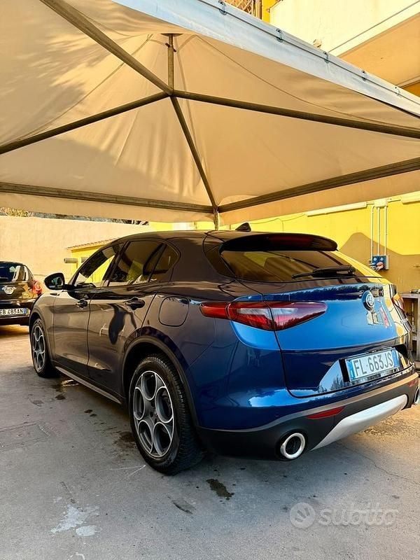 Blu Usata 2017 Alfa Romeo Stelvio SUV | 11.500 € (Super prezzo) - Immagine 1/4