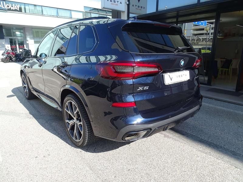 Usata BMW X5 M Sport 286 CV (210 kW) 2023 Blu/azzurro SUV