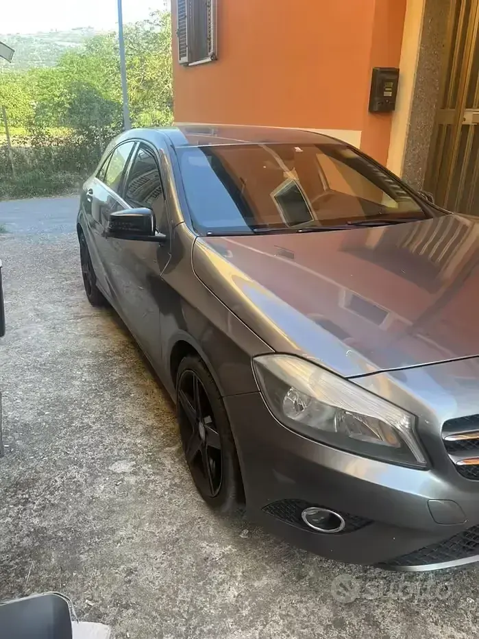 Usata Mercedes A180 109 CV (80 kW) 2013 Grigio Berlina