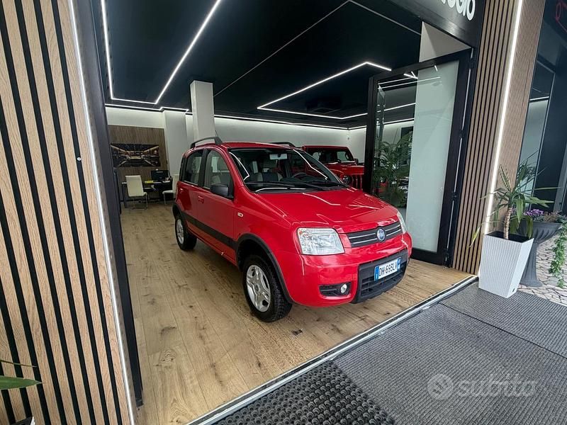 Usata Fiat Panda 4x4 69 CV (50 kW) 2007 Rosso Utilitaria