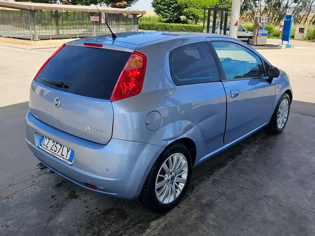 Usata Fiat Grande Punto Emotion 90 CV (66 kW) 2006 Utilitaria