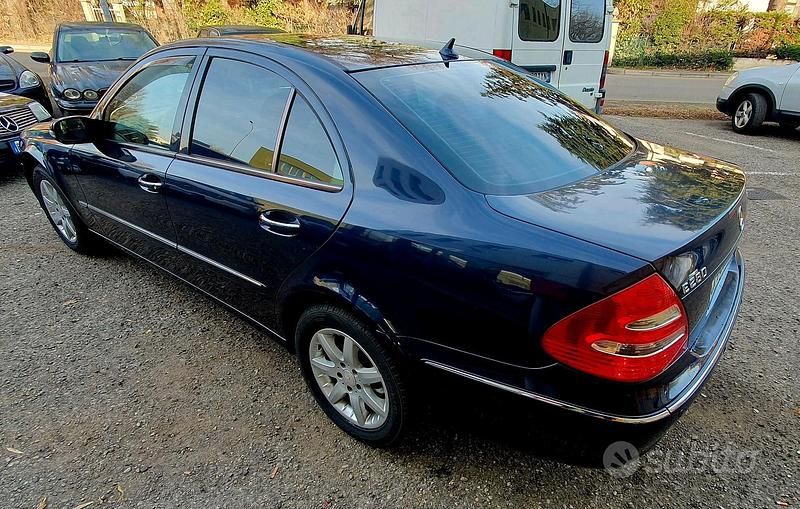 Usata Mercedes E280 177 CV (130 kW) 2005 Blu Berlina