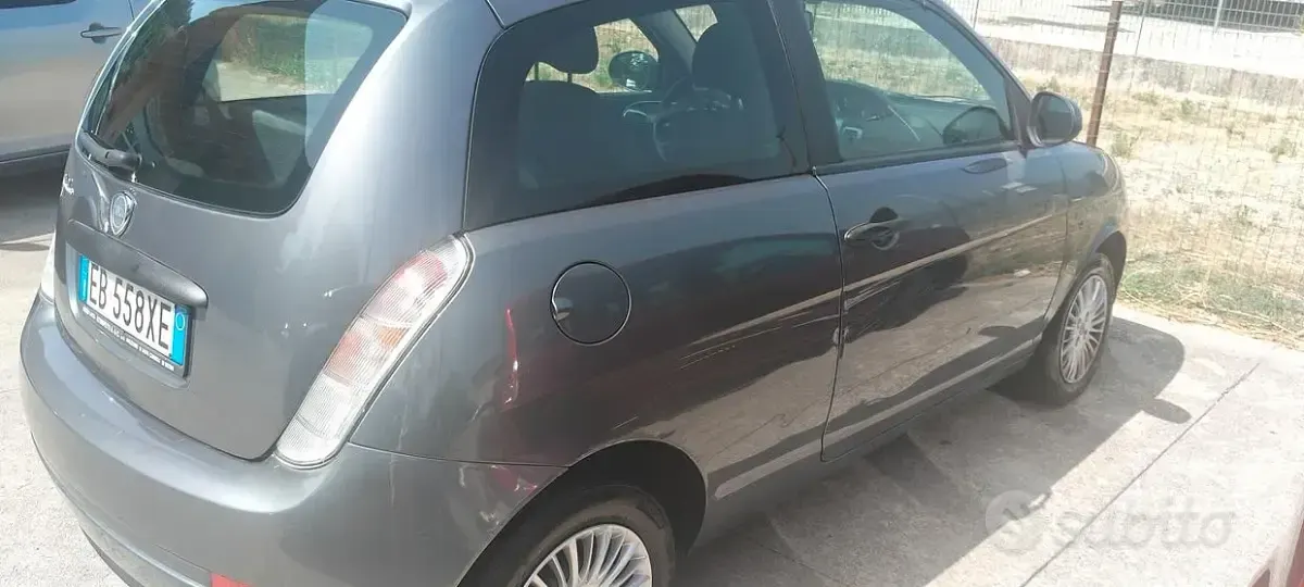 Usata Lancia Ypsilon 69 CV (50 kW) 2011 Grigio Utilitaria