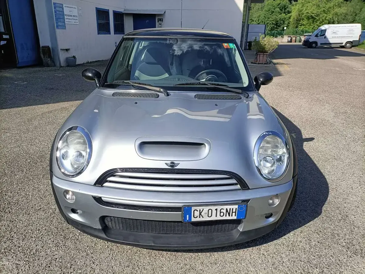 Usata Mini Cooper S 163 CV (119 kW) 2004 Argento Utilitaria
