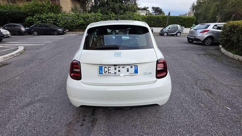 Usata Fiat 500e Passion 86 kW (118 CV) 2021 Bianco Cabrio