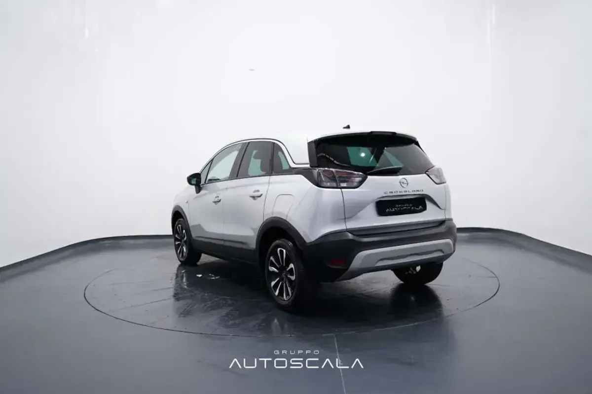 Usata Opel Crossland X Elegance 110 CV (80 kW) 2023 Silver lake SUV
