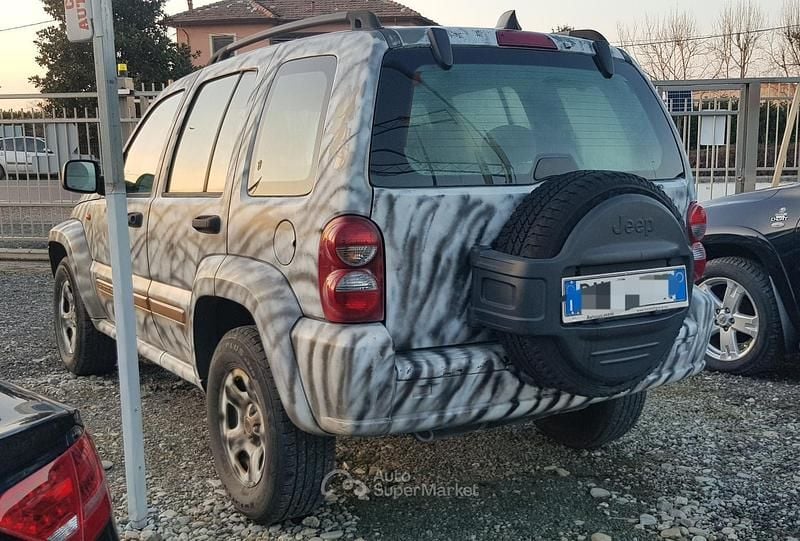 Usata Jeep Cherokee 163 CV (119 kW) 2008 Bianco SUV