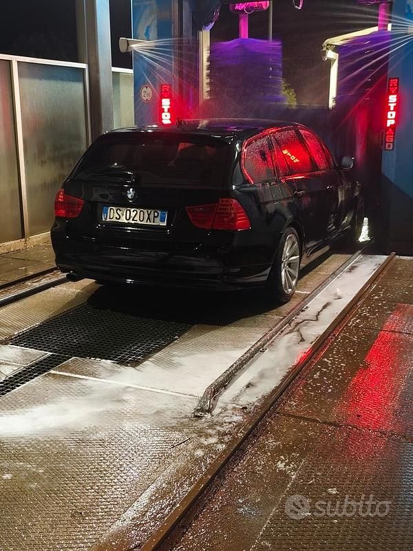 Begagnad BMW 318 143 HK (105 kW) 2008 Svart Kombi